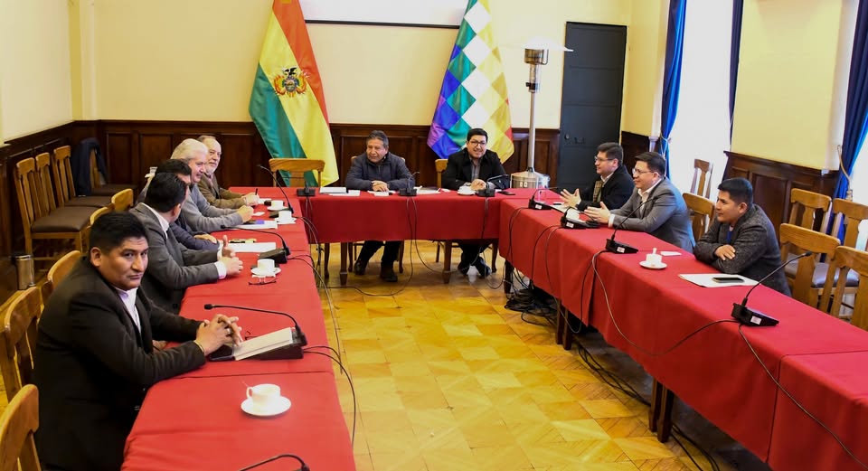 El Ejecutivo y el Legislativo alcanzan acuerdos para destrabar créditos externos y priorizan dos que son de rápido desembolso 