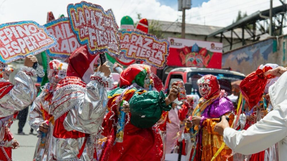 LA PAZ DESPIDE EL CARNAVAL 2026 CON EL TRADICIONAL ENTIERRO DEL PEPINO