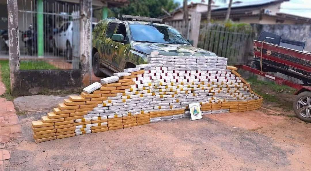 INTERCEPTAN 346 KILOS DE DROGA EN EL RÍO ACRE