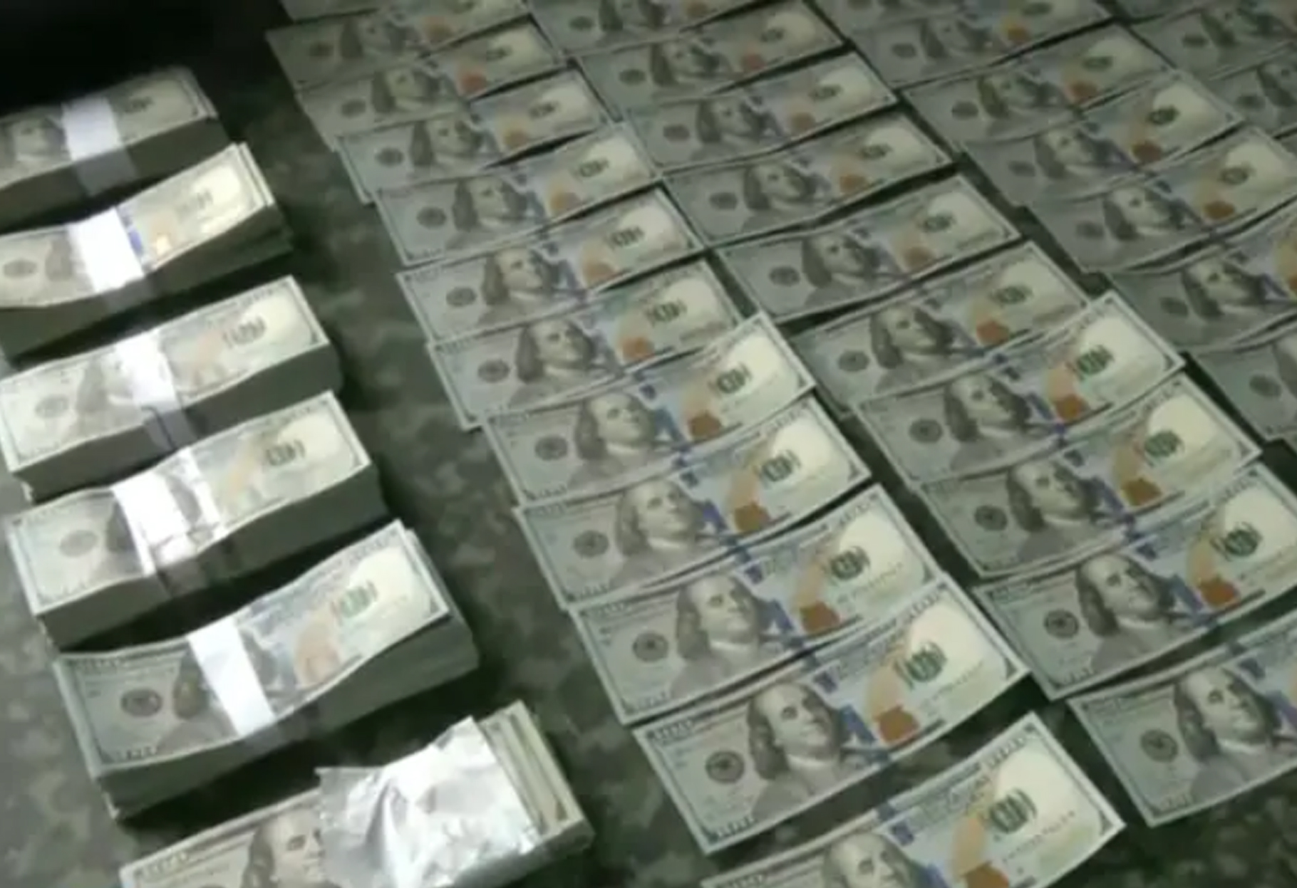 MUJER DETENIDA, HALLAN $US. 100 MIL FALSOS EN SU PODER