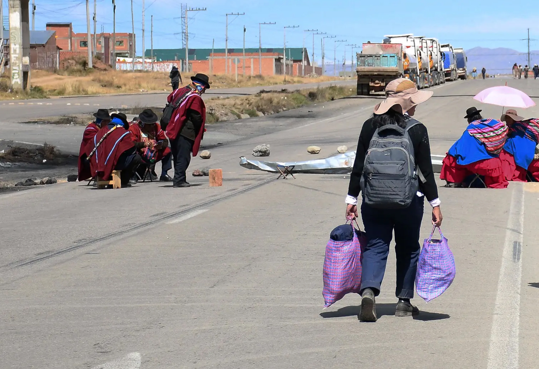 BLOQUEOS EN LA PAZ: PÉRDIDAS MILLONARIAS Y RIESGO DE DESABASTECIMIENTO