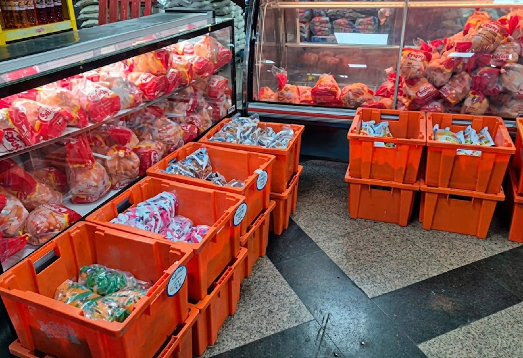 PUENTE AÉREO GARANTIZA CARNE DE POLLO: EMAPA INICIA VENTA EN SUS PRINCIPALES SUCURSALES EN LA PAZ