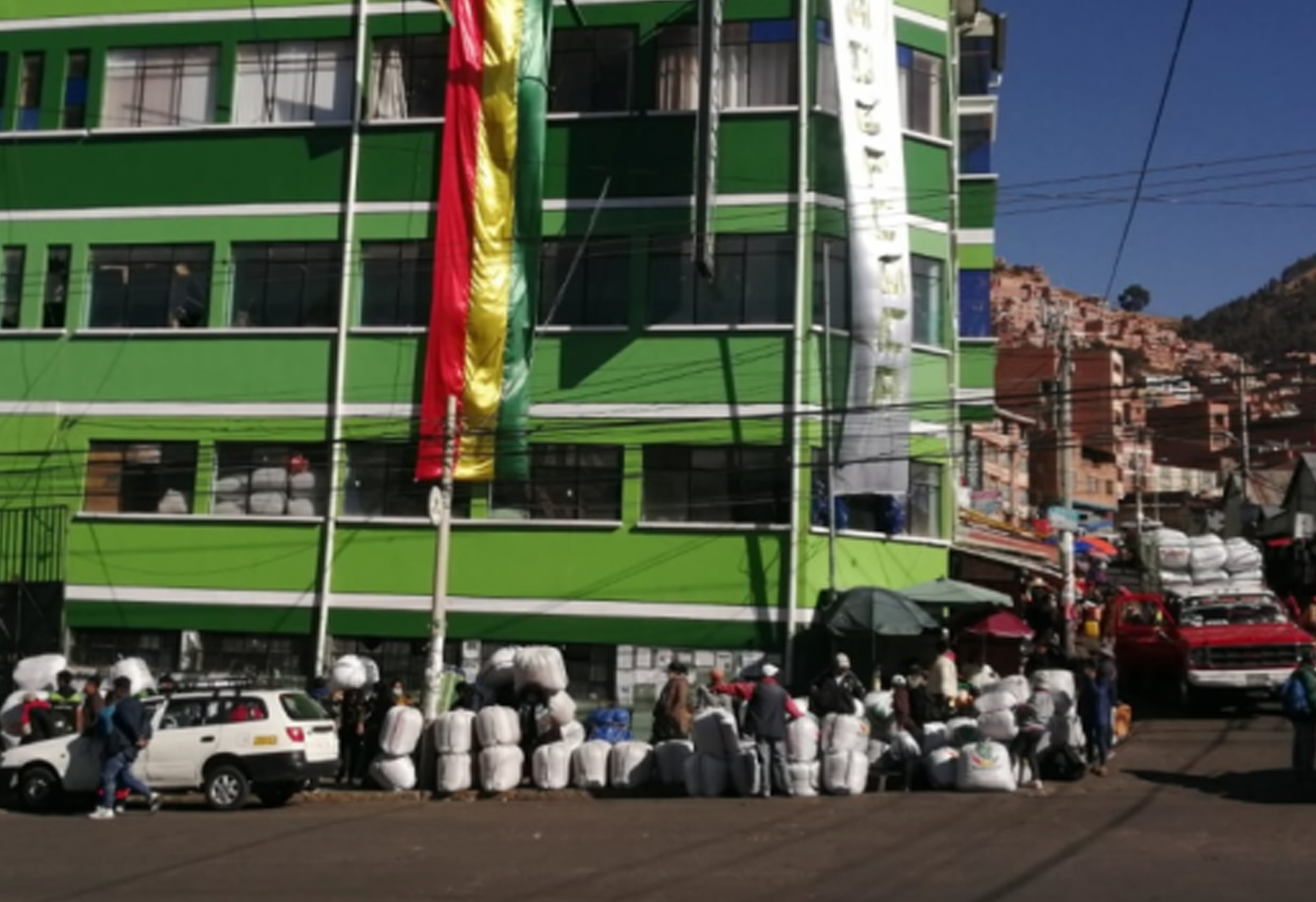 CRISIS EN EL MERCADO DE LA COCA: PRECIOS SE DESPLOMAN EN LA PAZ