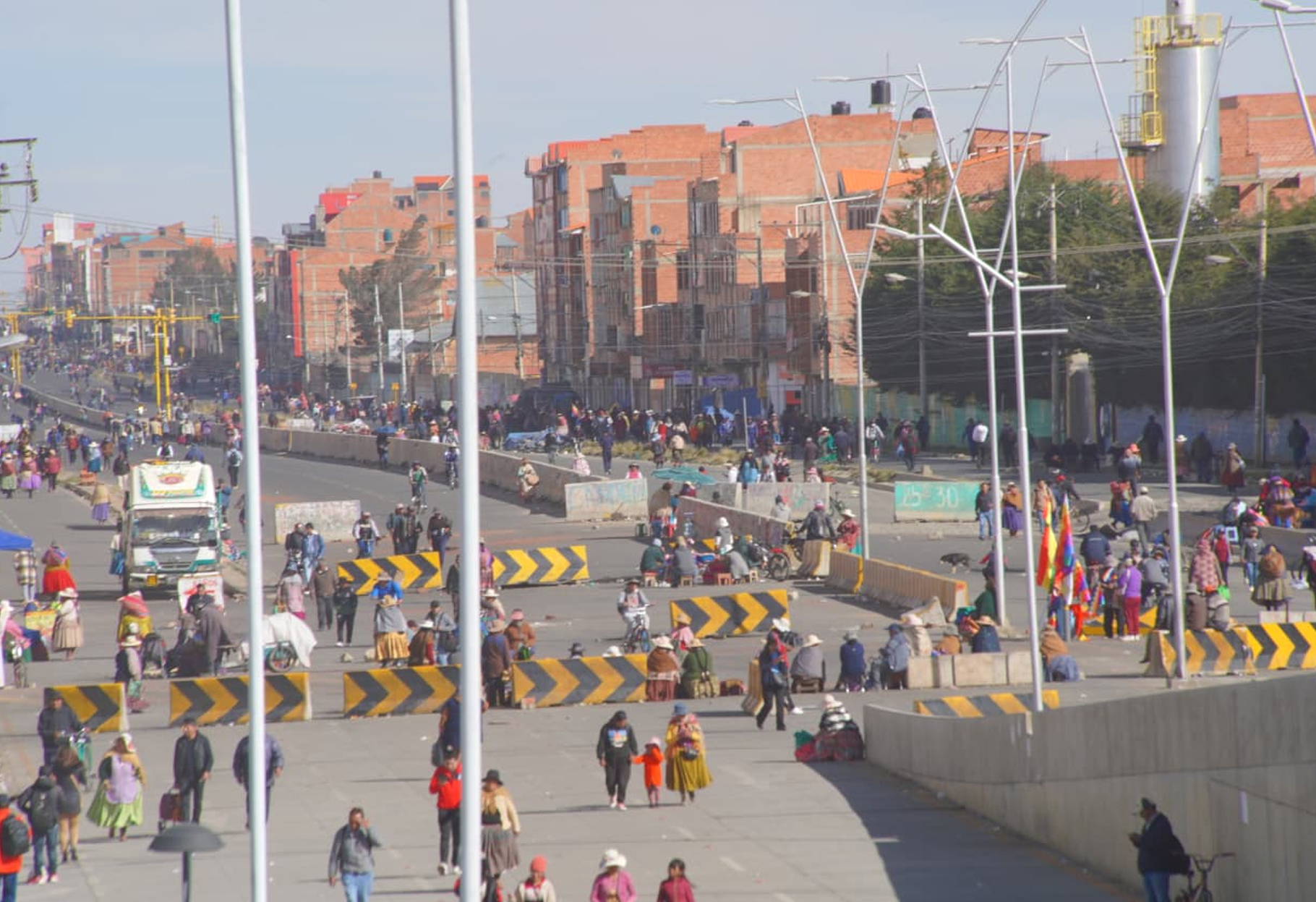 BOLIVIA BAJO PRESIÓN: 51 BLOQUEOS PARALIZAN SIETE DEPARTAMENTOS