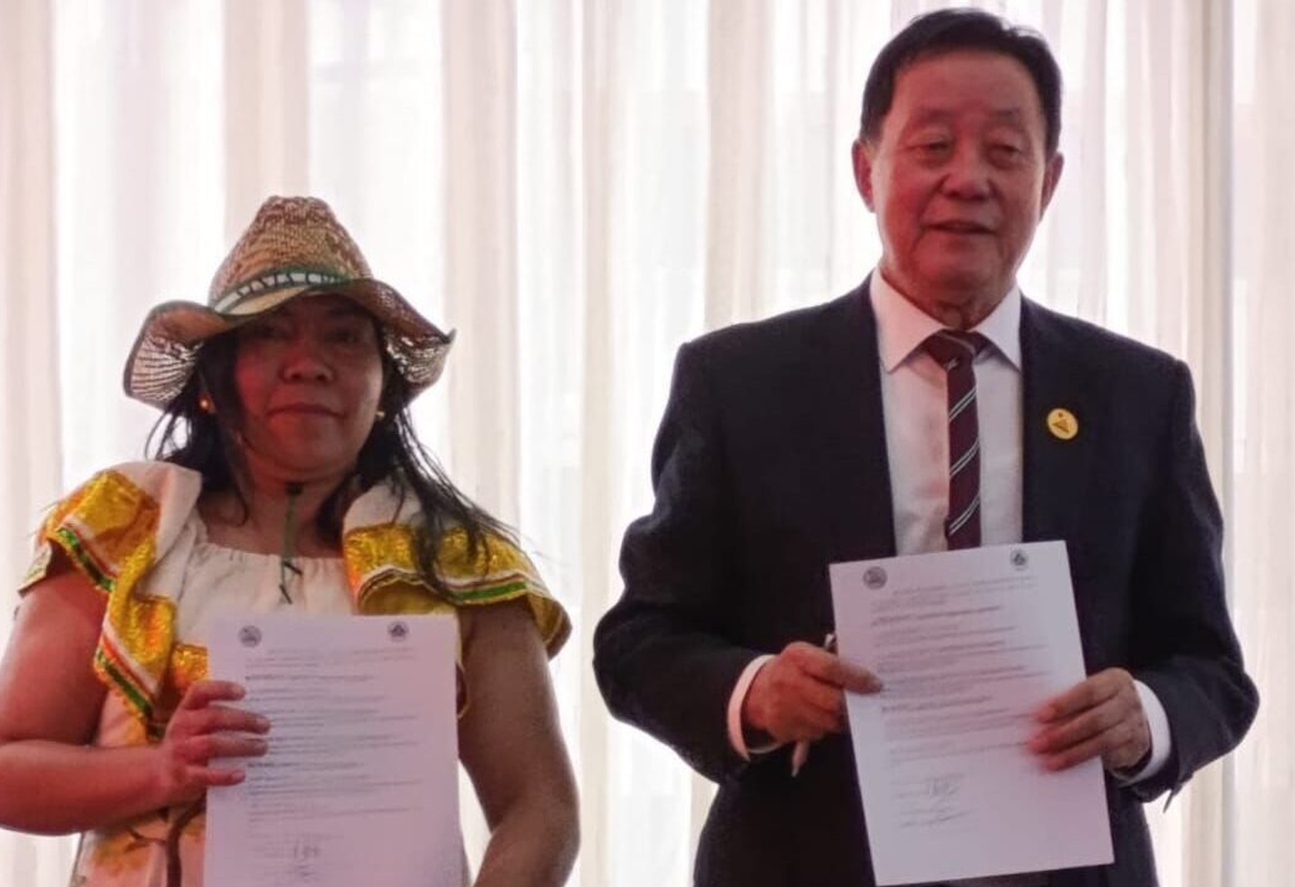 FARMACÉUTICA CHINA DONA ESPERANZA A LA NIÑEZ BOLIVIANA