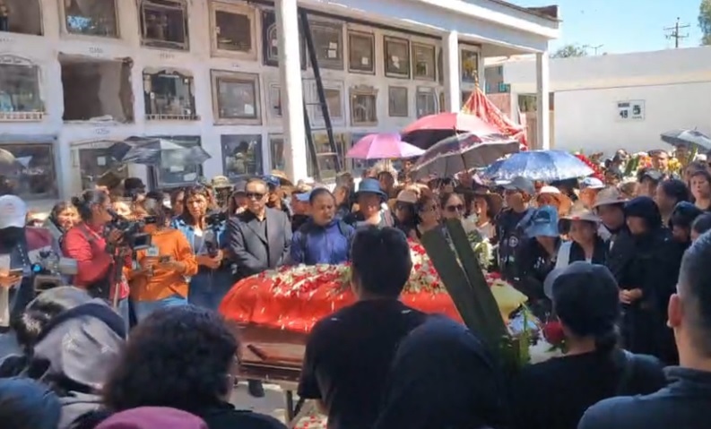 En medio de pedidos de justicia, despiden al magistrado Víctor Hugo Claure