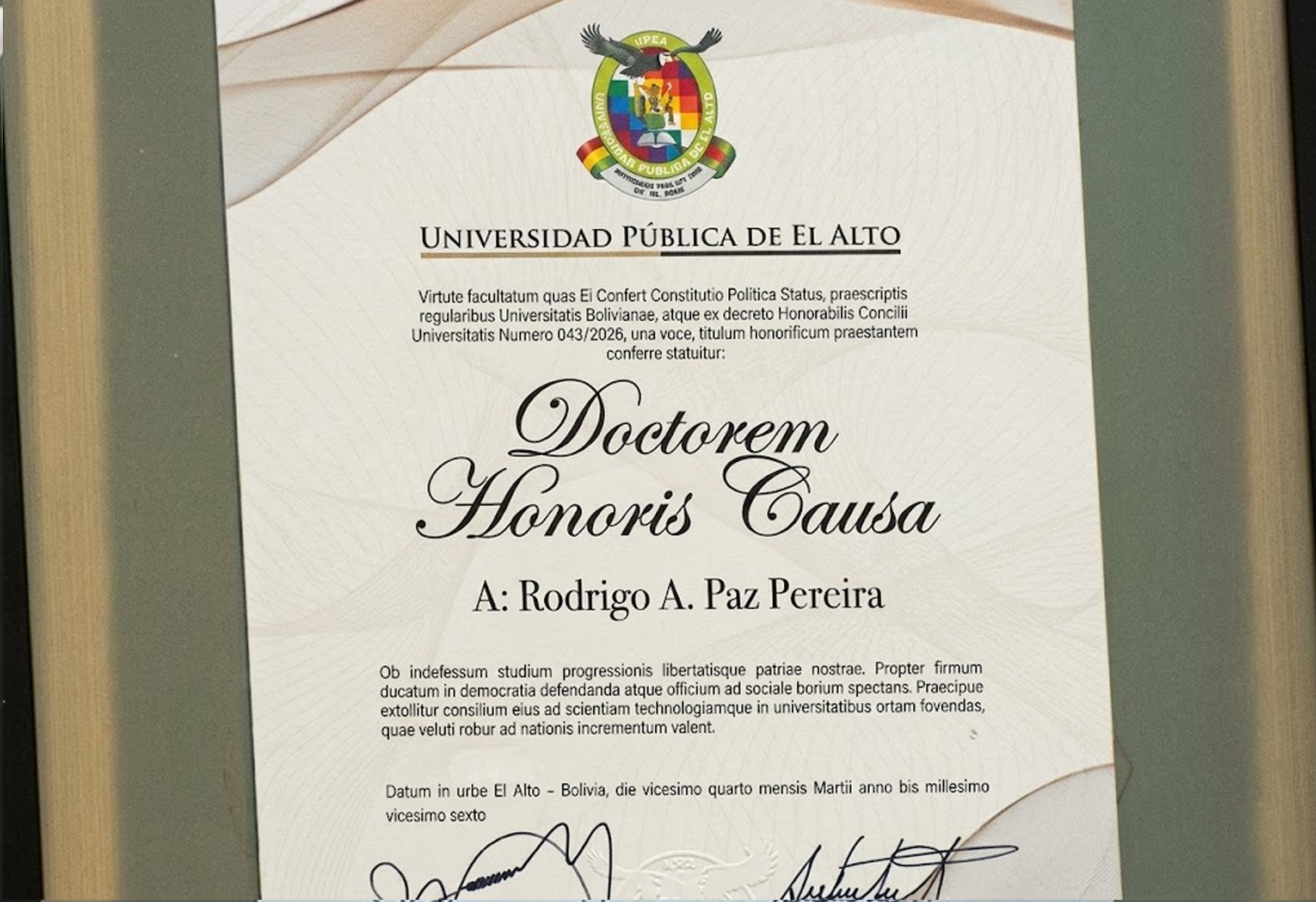 RODRIGO PAZ RECIBE DOCTORADO HONORIS CAUSA EN LA UPEA
