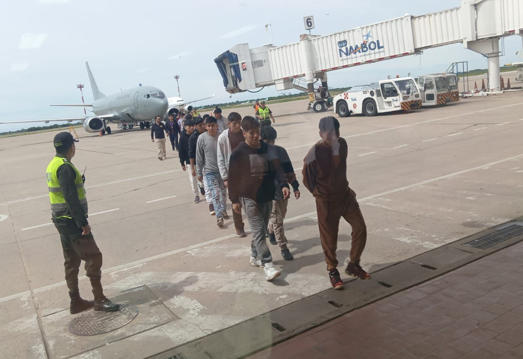 OPERATIVO ESPECIAL ASEGURA RETORNO DE 17 BOLIVIANOS DESDE CHILE