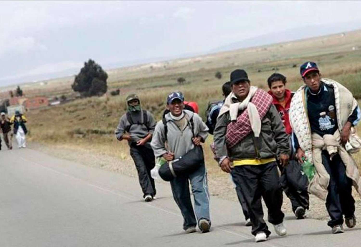 PEREGRINOS RUMBO A COPACABANA: CONSEJOS PARA UN VIAJE SEGURO EN SEMANA SANTA