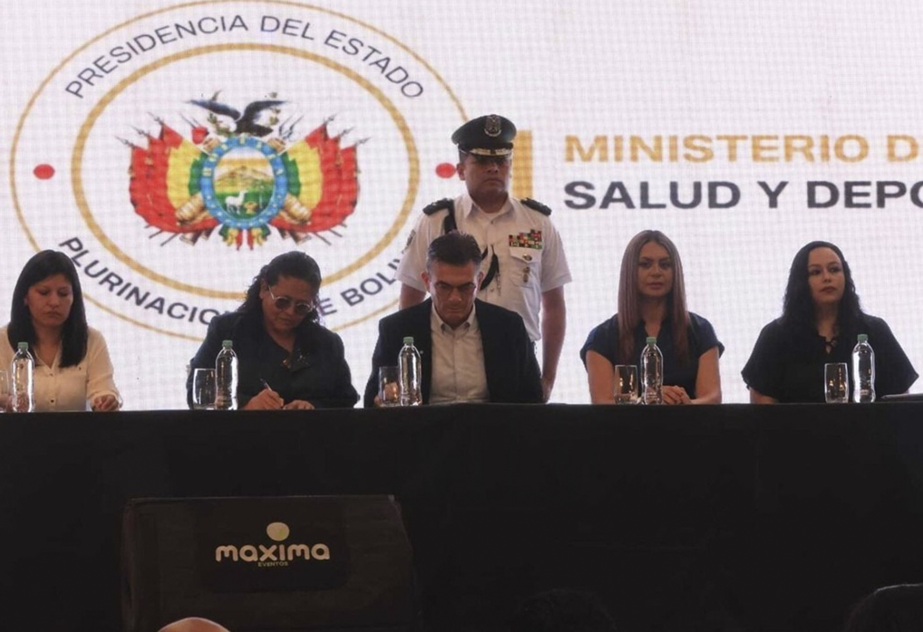 GOBIERNO FORTALECE LA RED DE SALUD CON MÁS DE 1.100 EQUIPOS DE LABORATORIO EN BOLIVIA