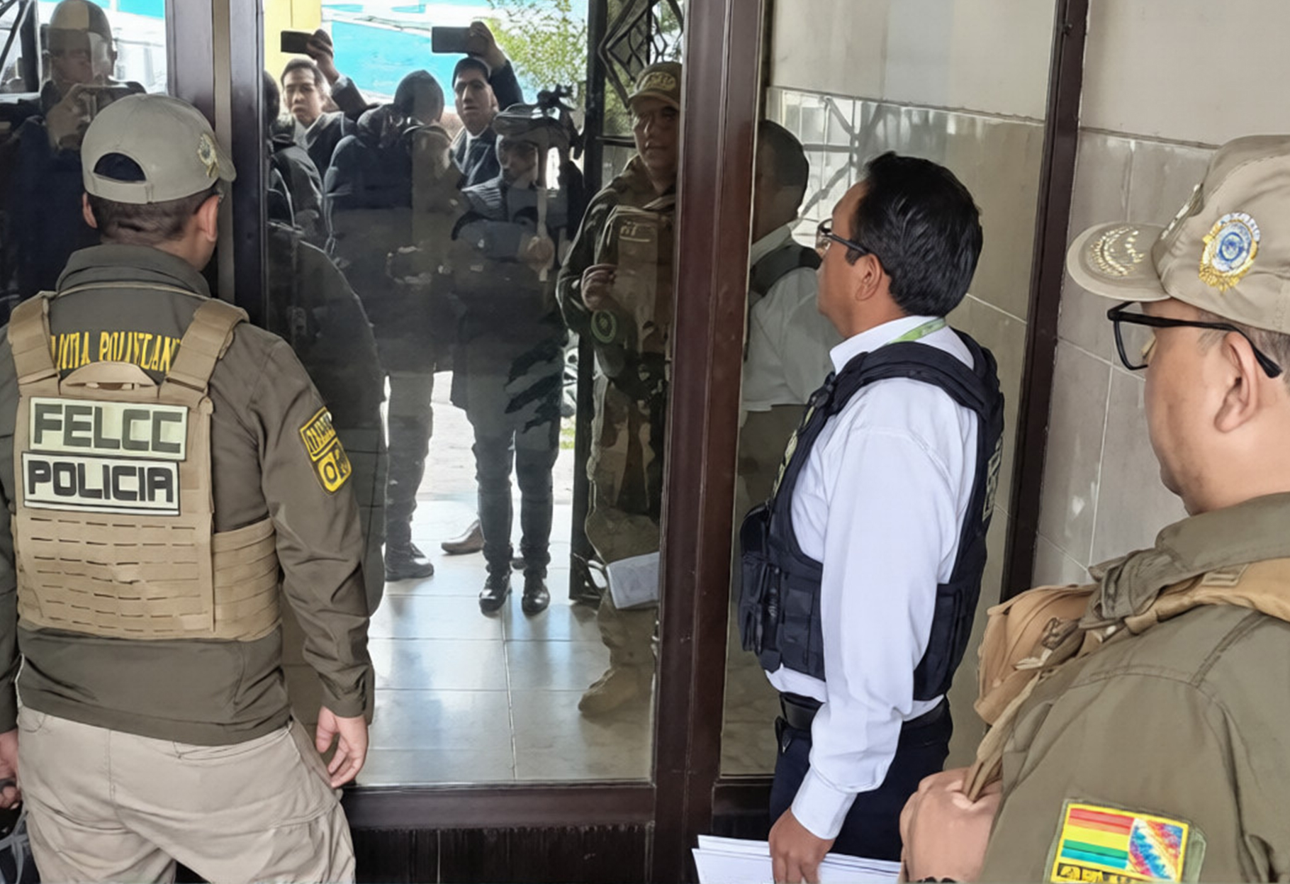 ALLANAMIENTO A LA VIVIENDA DEL EXPRESIDENTE ARCE POR CASO DE LEGITIMACIÓN GANANCIAS ILÍCITAS